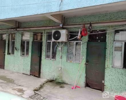 中山市石岐区起湾第一工业区第一幢宿舍地下3小间宿舍（中山市东区起湾股份合作经济联合社）