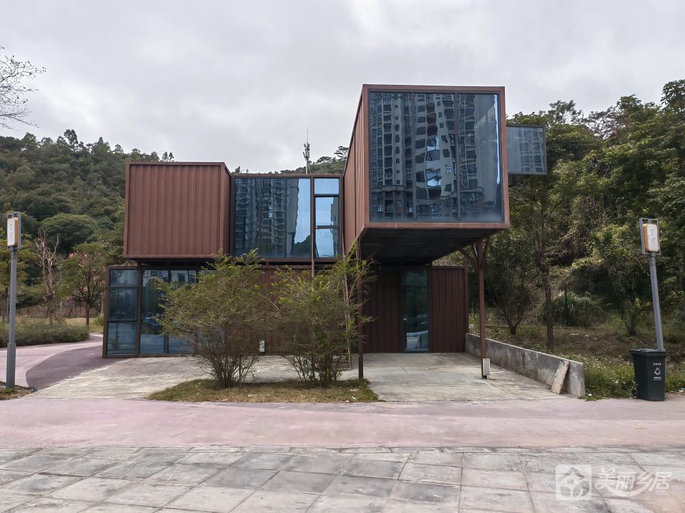 大环小区东卡公园集装箱