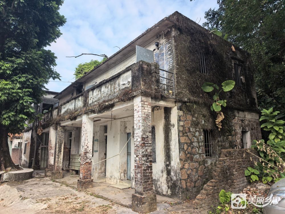 （古朴老宅藤蔓山居）空置旧卫生站