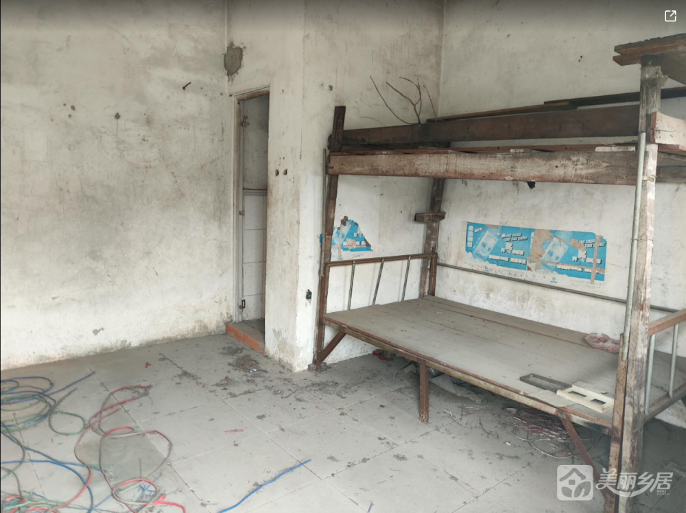 丰联村繁华街9号旁