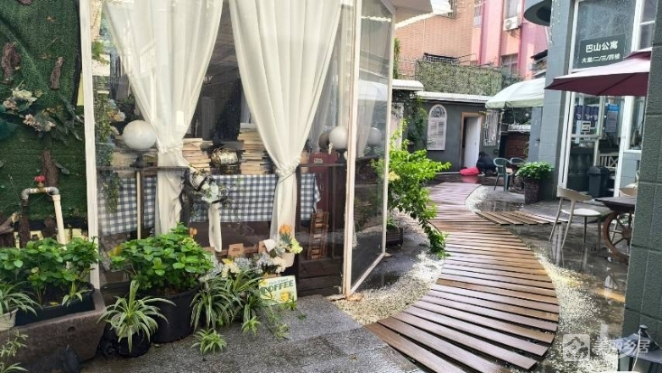 石岐区厚兴村大陂东街近电子科大房屋带花园四层出租，装修风格欧洲老式风格简朴风